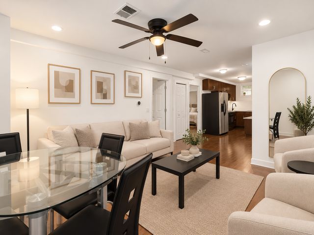 3335 W Byron Street G, Chicago, IL 60618