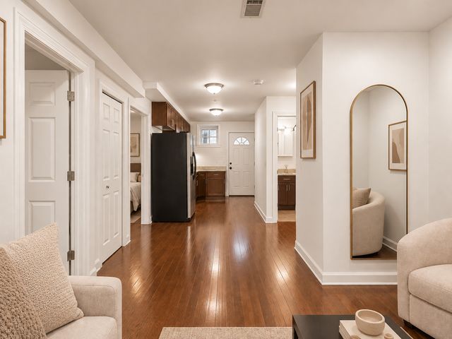 3335 W Byron Street G, Chicago, IL 60618