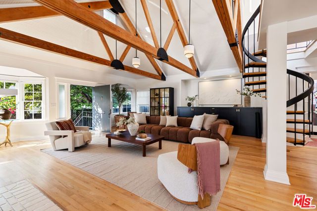 12 Rose Avenue, Los Angeles, CA 90291