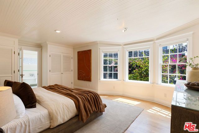 12 Rose Avenue, Los Angeles, CA 90291