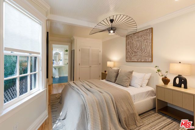 12 Rose Avenue, Los Angeles, CA 90291