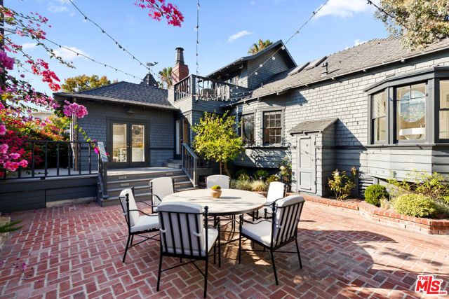 12 Rose Avenue, Los Angeles, CA 90291