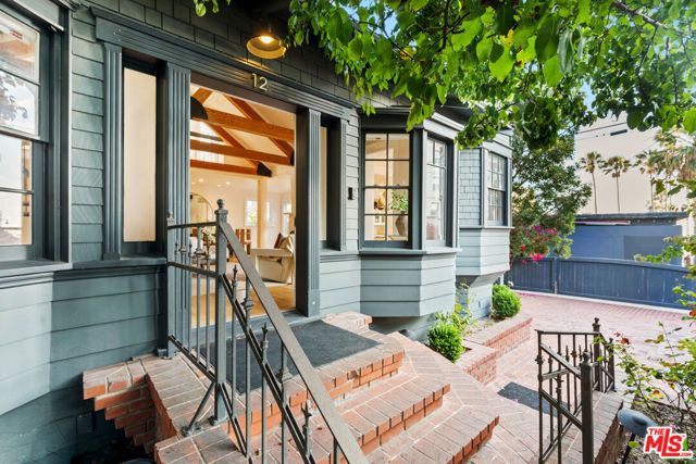 12 Rose Avenue, Los Angeles, CA 90291