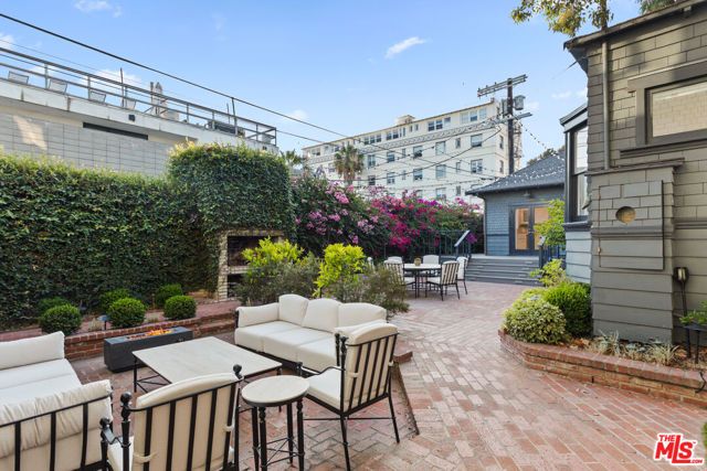 12 Rose Avenue, Los Angeles, CA 90291