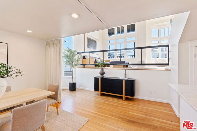 12 Rose Avenue, Los Angeles, CA 90291