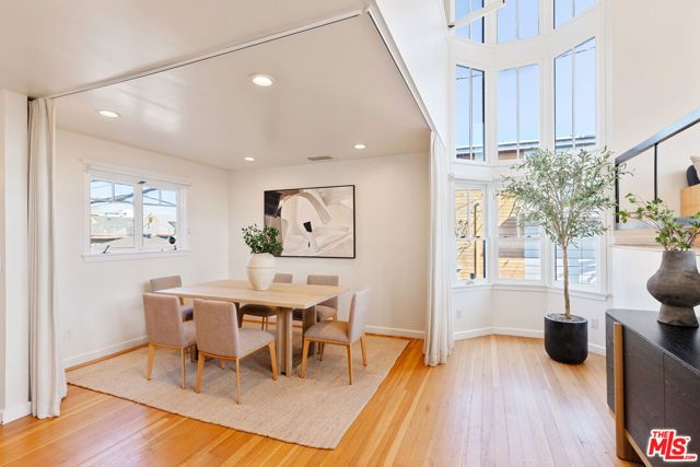 12 Rose Avenue, Los Angeles, CA 90291