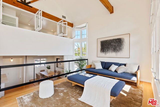 12 Rose Avenue, Los Angeles, CA 90291
