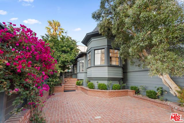 12 Rose Avenue, Los Angeles, CA 90291