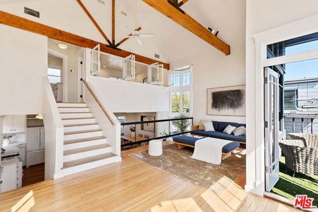 12 Rose Avenue, Los Angeles, CA 90291