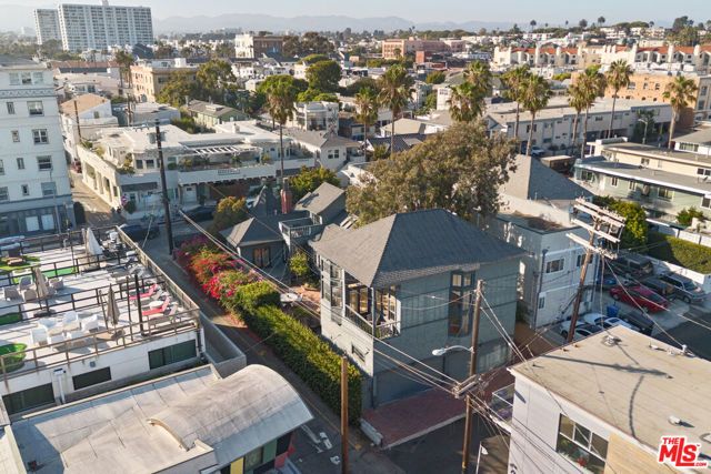 12 Rose Avenue, Los Angeles, CA 90291