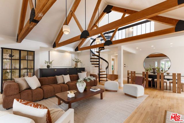 12 Rose Avenue, Los Angeles, CA 90291