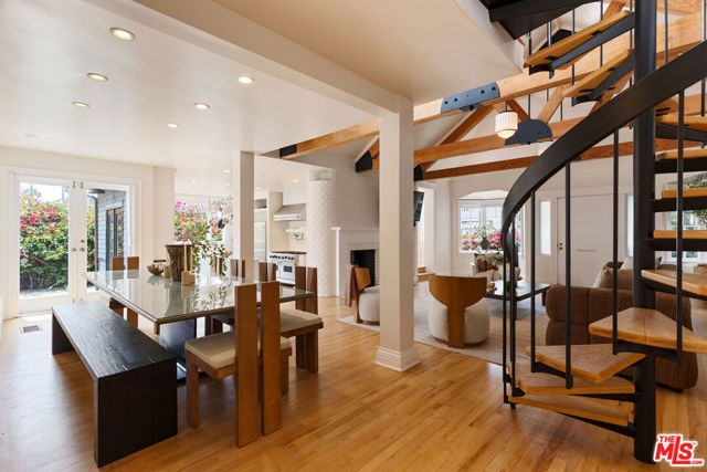 12 Rose Avenue, Los Angeles, CA 90291