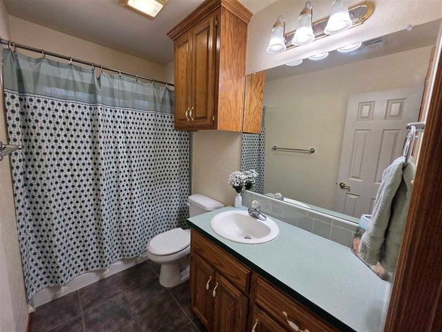 422 SE Lancelot Ln, Lawton, OK 73501