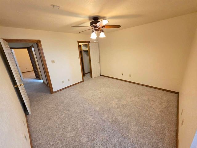 422 SE Lancelot Ln, Lawton, OK 73501