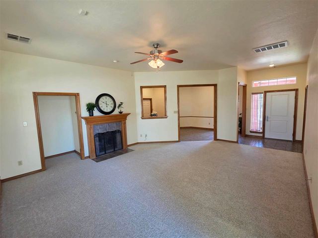 422 SE Lancelot Ln, Lawton, OK 73501