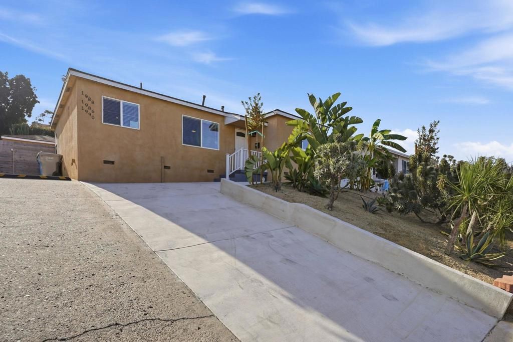 Image 2 of property listing at 1988 Catalina A,B,C, San Diego, CA 92107