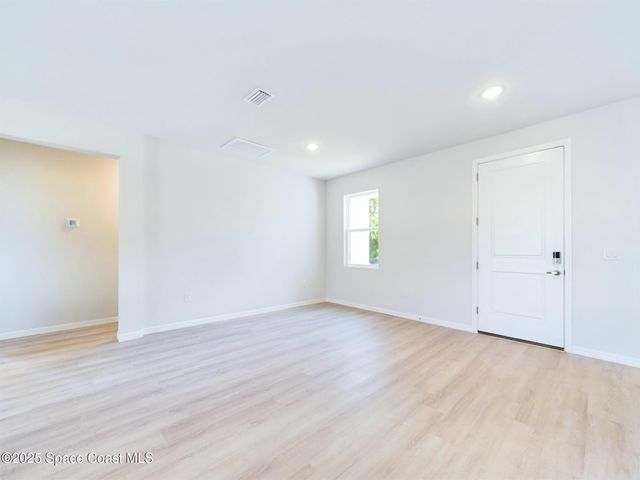 1085 SW Harlingen Road SW, Palm Bay, FL 32908