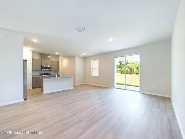 1085 SW Harlingen Road SW, Palm Bay, FL 32908