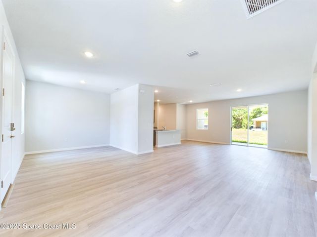 1085 SW Harlingen Road SW, Palm Bay, FL 32908