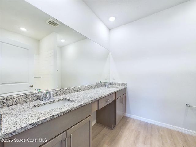 1085 SW Harlingen Road SW, Palm Bay, FL 32908
