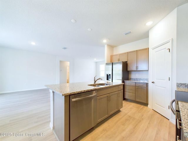 1085 SW Harlingen Road SW, Palm Bay, FL 32908