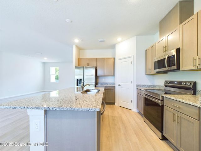 1085 SW Harlingen Road SW, Palm Bay, FL 32908
