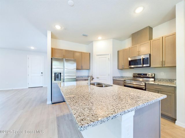 1085 SW Harlingen Road SW, Palm Bay, FL 32908