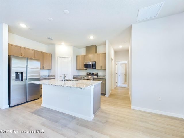 1085 SW Harlingen Road SW, Palm Bay, FL 32908