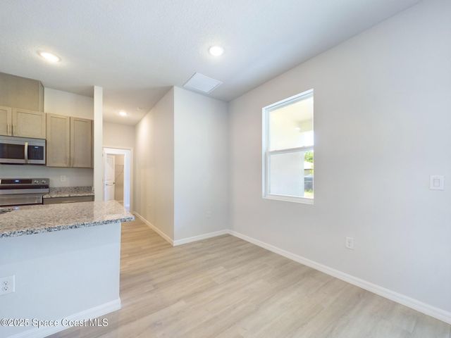 1085 SW Harlingen Road SW, Palm Bay, FL 32908