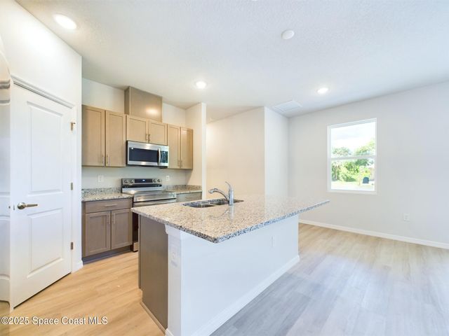 1085 SW Harlingen Road SW, Palm Bay, FL 32908