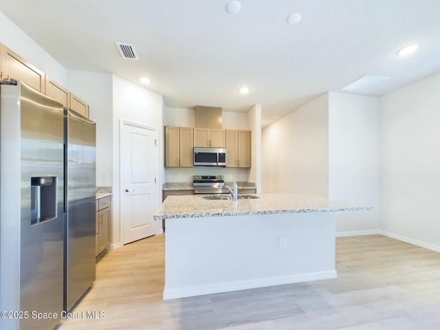 1085 SW Harlingen Road SW, Palm Bay, FL 32908
