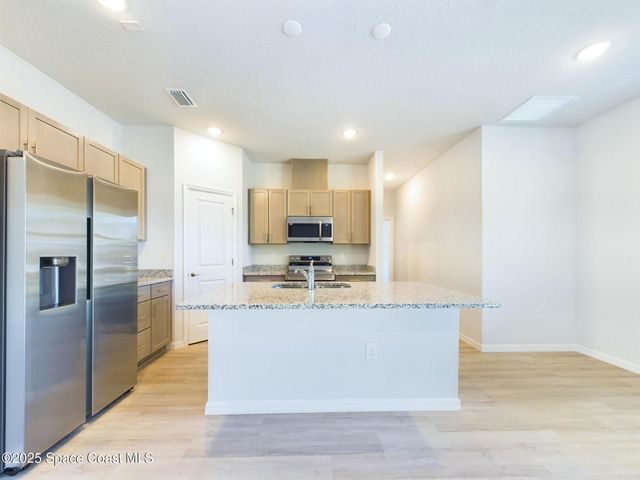 1085 SW Harlingen Road SW, Palm Bay, FL 32908