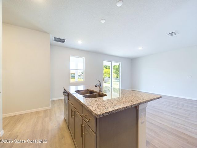1085 SW Harlingen Road SW, Palm Bay, FL 32908