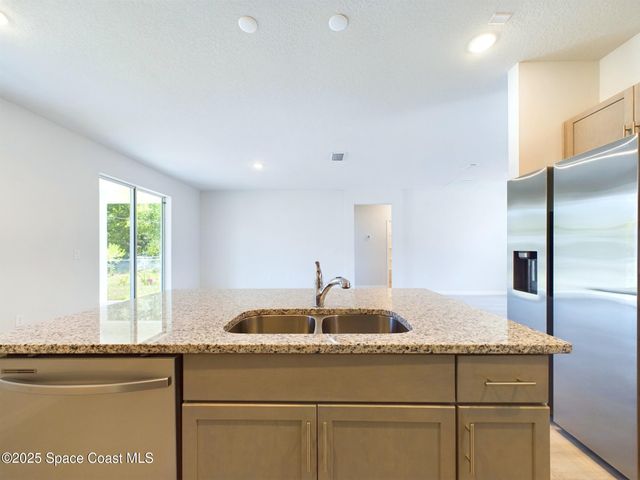 1085 SW Harlingen Road SW, Palm Bay, FL 32908