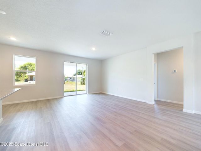 1085 SW Harlingen Road SW, Palm Bay, FL 32908
