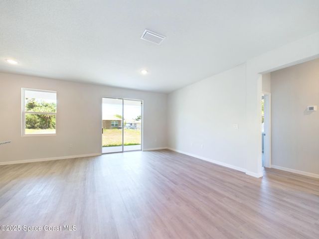 1085 SW Harlingen Road SW, Palm Bay, FL 32908