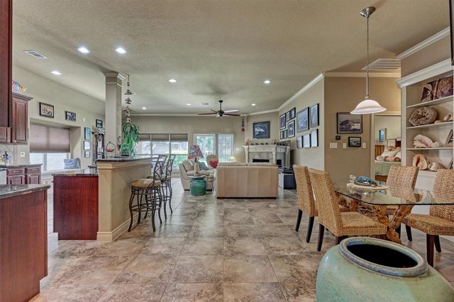 738 Lake View Drive, Montgomery, TX 77356