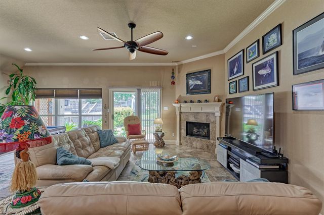 738 Lake View Drive, Montgomery, TX 77356