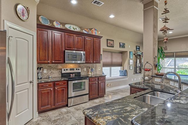 738 Lake View Drive, Montgomery, TX 77356