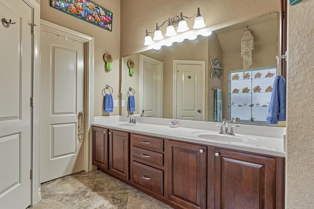 738 Lake View Drive, Montgomery, TX 77356