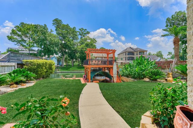 738 Lake View Drive, Montgomery, TX 77356