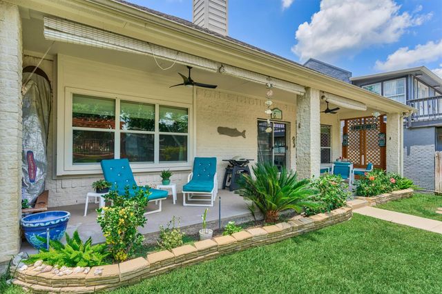 738 Lake View Drive, Montgomery, TX 77356