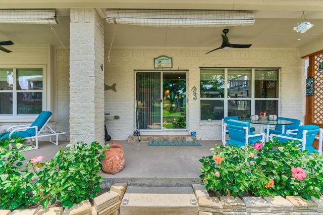 738 Lake View Drive, Montgomery, TX 77356