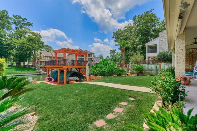 738 Lake View Drive, Montgomery, TX 77356