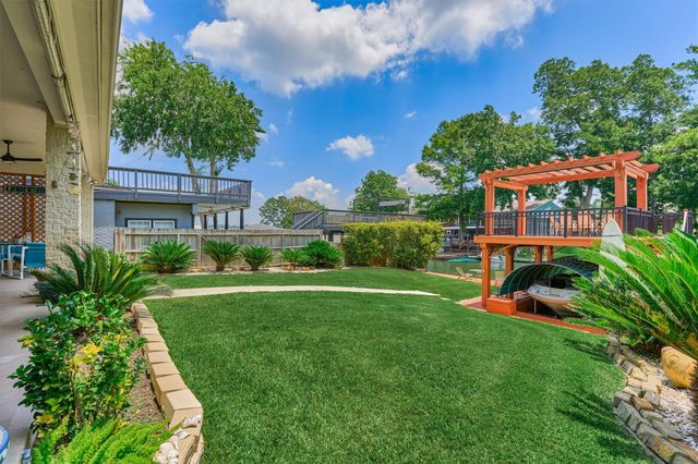 738 Lake View Drive, Montgomery, TX 77356