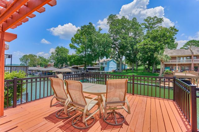 738 Lake View Drive, Montgomery, TX 77356