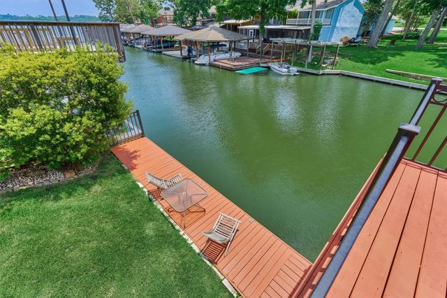 738 Lake View Drive, Montgomery, TX 77356