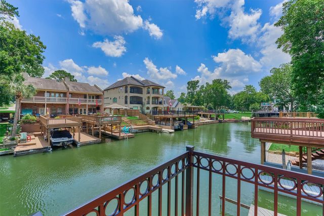 738 Lake View Drive, Montgomery, TX 77356