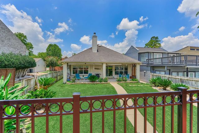 738 Lake View Drive, Montgomery, TX 77356
