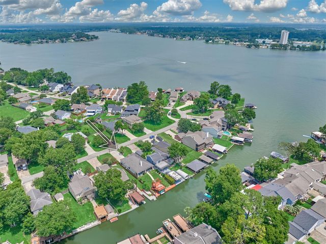 738 Lake View Drive, Montgomery, TX 77356